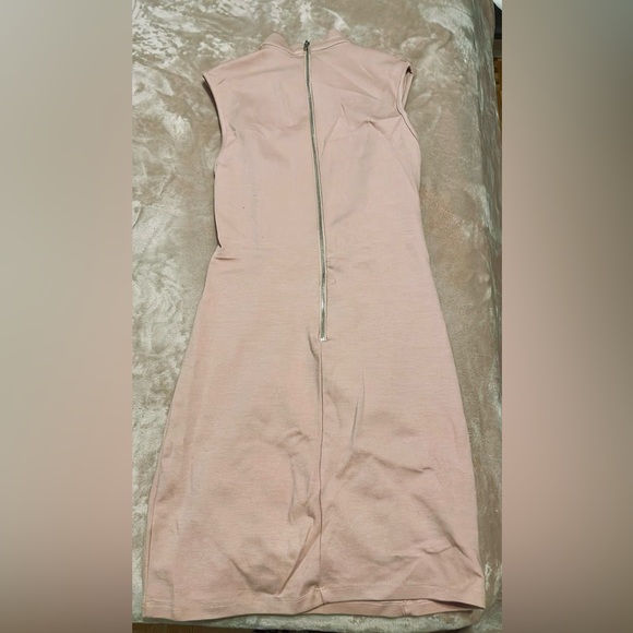 Cleavage dress - Picture 4 of 5